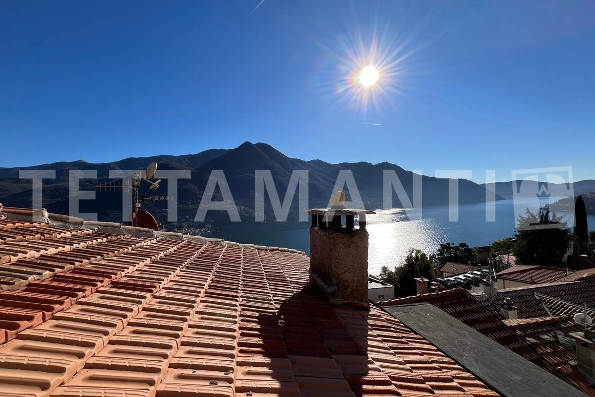 APPARTAMENTO DUE LIVELLI CON TERRAZZINO VISTA LAGO