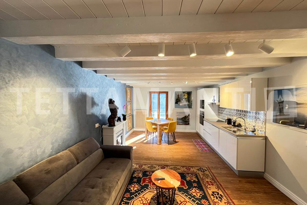 APPARTAMENTO DUE LIVELLI CON TERRAZZINO VISTA LAGO