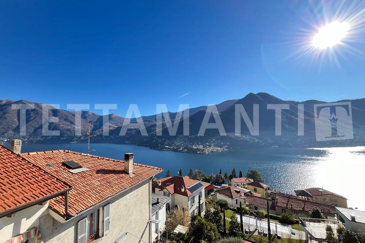 APPARTAMENTO DUE LIVELLI CON TERRAZZINO VISTA LAGO