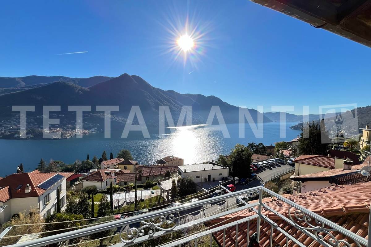APPARTAMENTO DUE LIVELLI CON TERRAZZINO VISTA LAGO