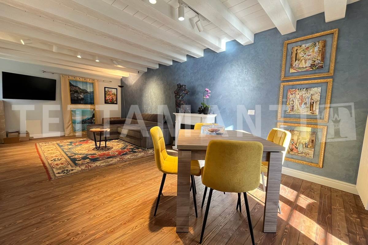 APPARTAMENTO DUE LIVELLI CON TERRAZZINO VISTA LAGO