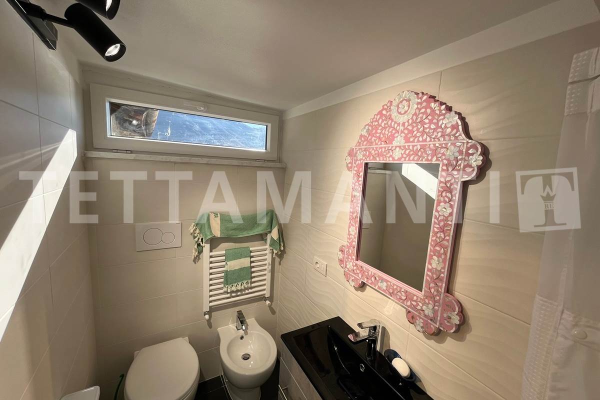 APPARTAMENTO DUE LIVELLI CON TERRAZZINO VISTA LAGO