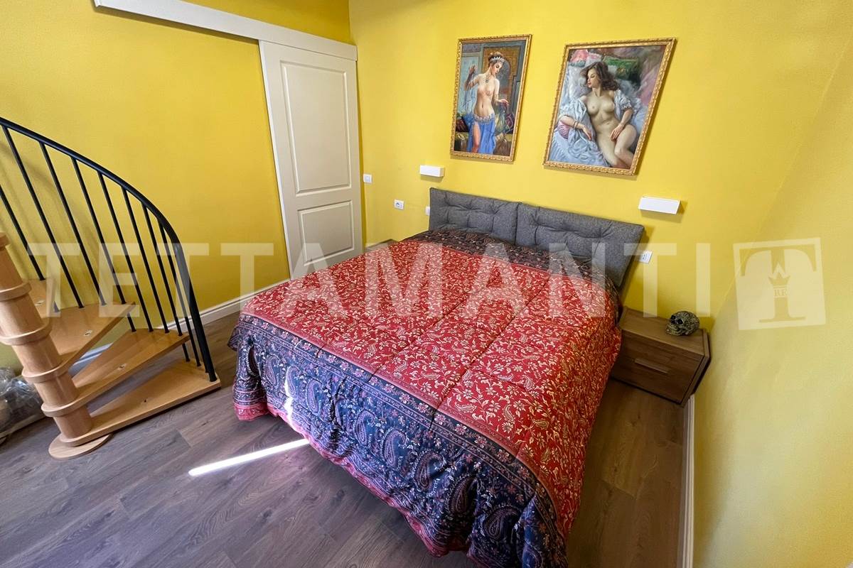 APPARTAMENTO DUE LIVELLI CON TERRAZZINO VISTA LAGO