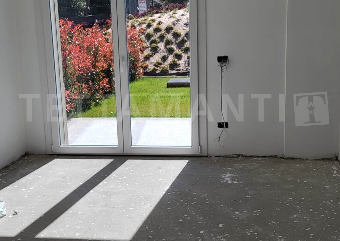Appartamento nuovo in centro Menaggio con giardino