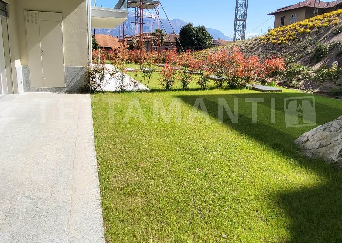 Appartamento nuovo in centro Menaggio con giardino