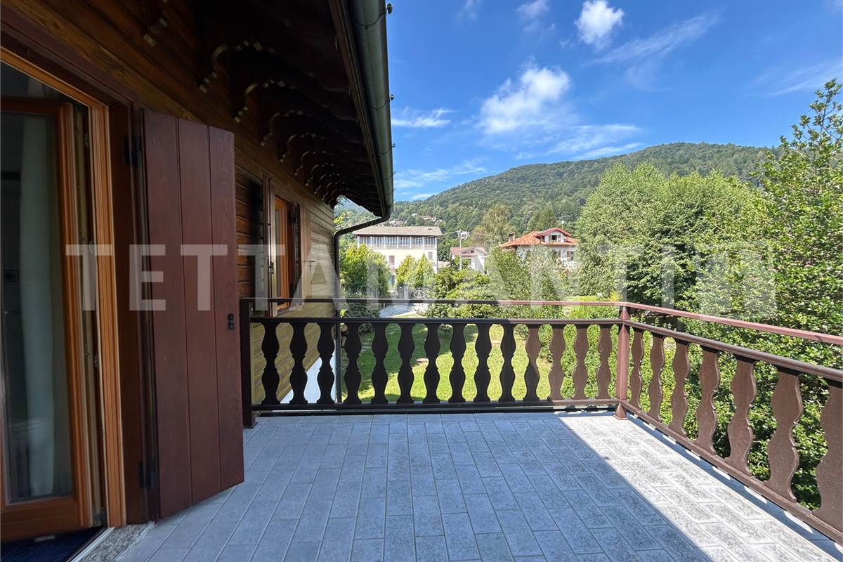 Alta Vall'Intelvi villa con parco in vendita 