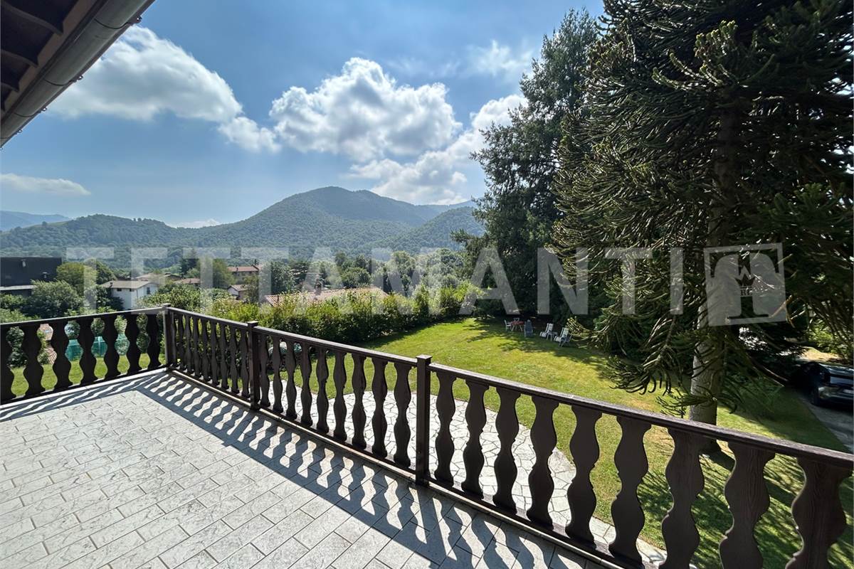 Alta Vall'Intelvi villa con parco in vendita 