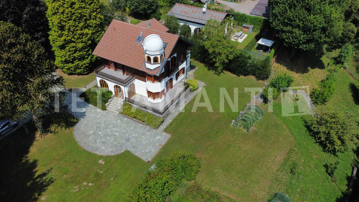 Alta Vall'Intelvi villa con parco in vendita 