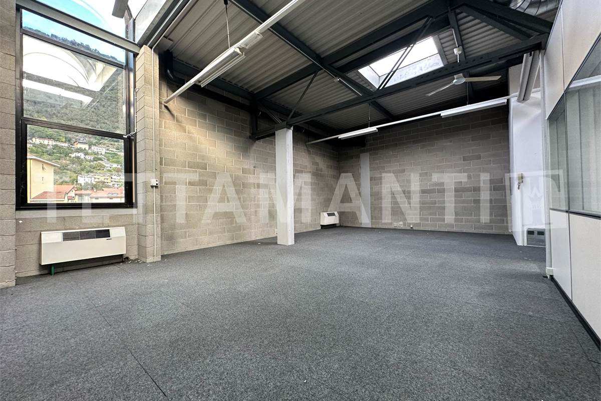 Ampi spazi commerciali