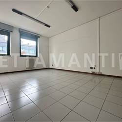 Bilocale con balcone e posto auto