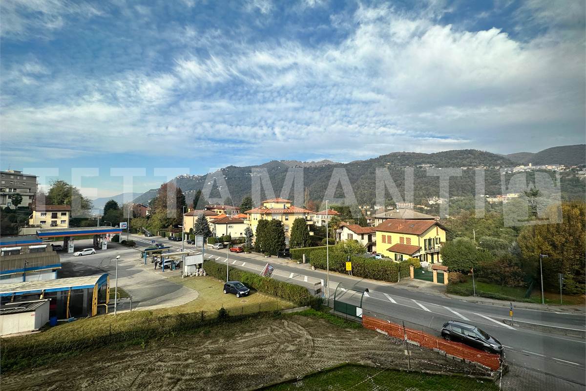 Bilocale con balcone e posto auto