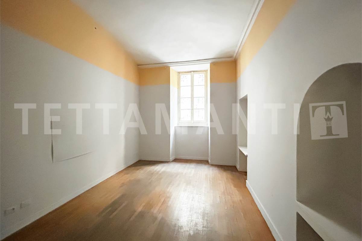 Ampio appartamento da ristrutturare