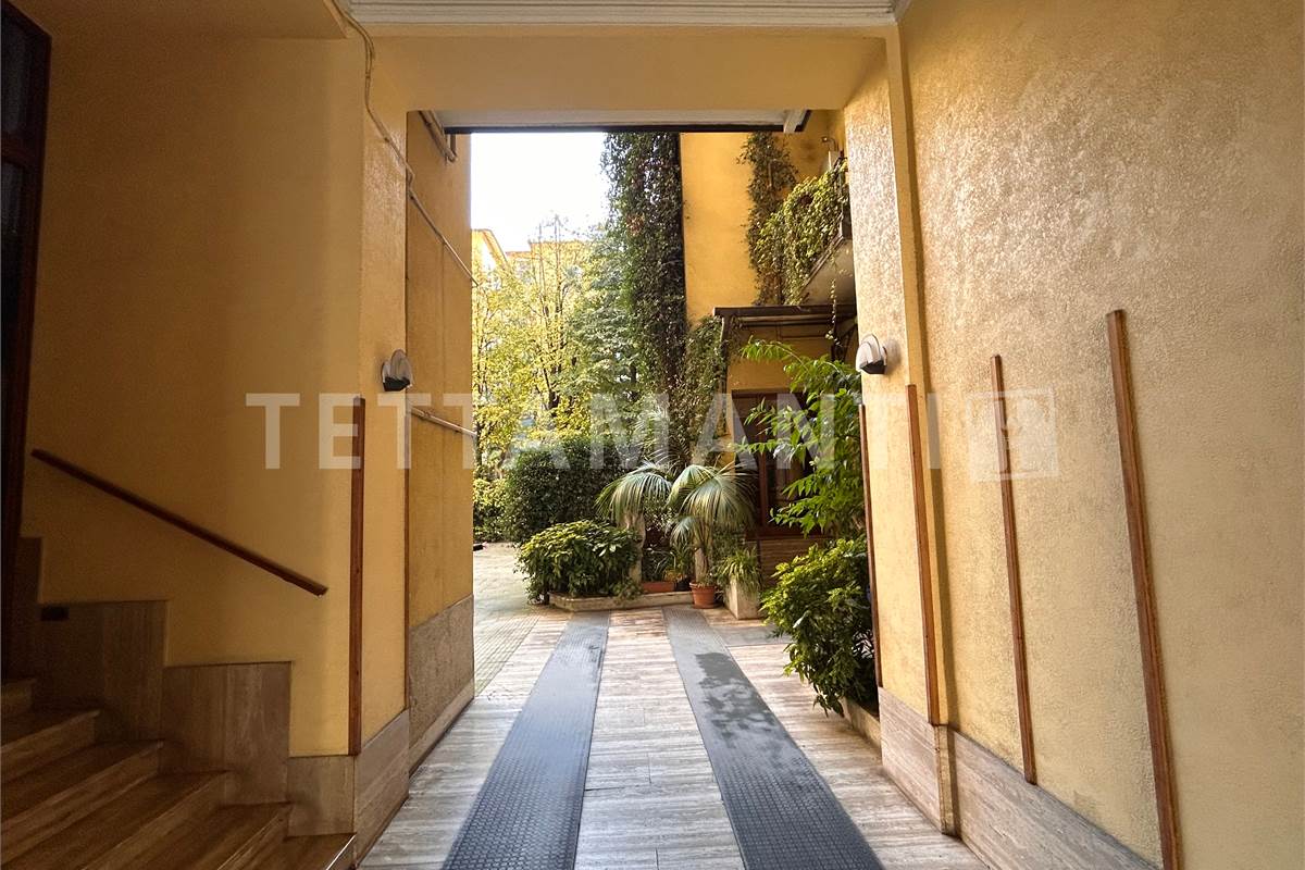 Milano ampio appartamento in vendita.
