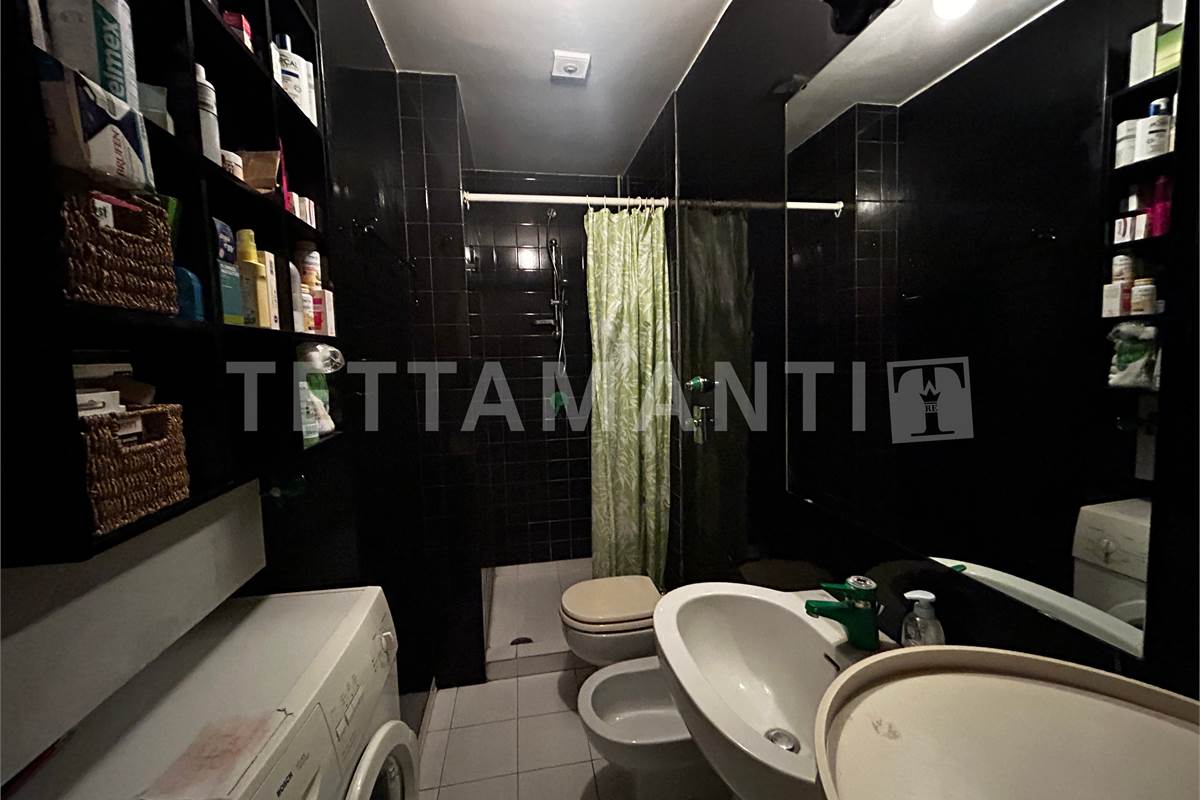 Milano ampio appartamento in vendita.