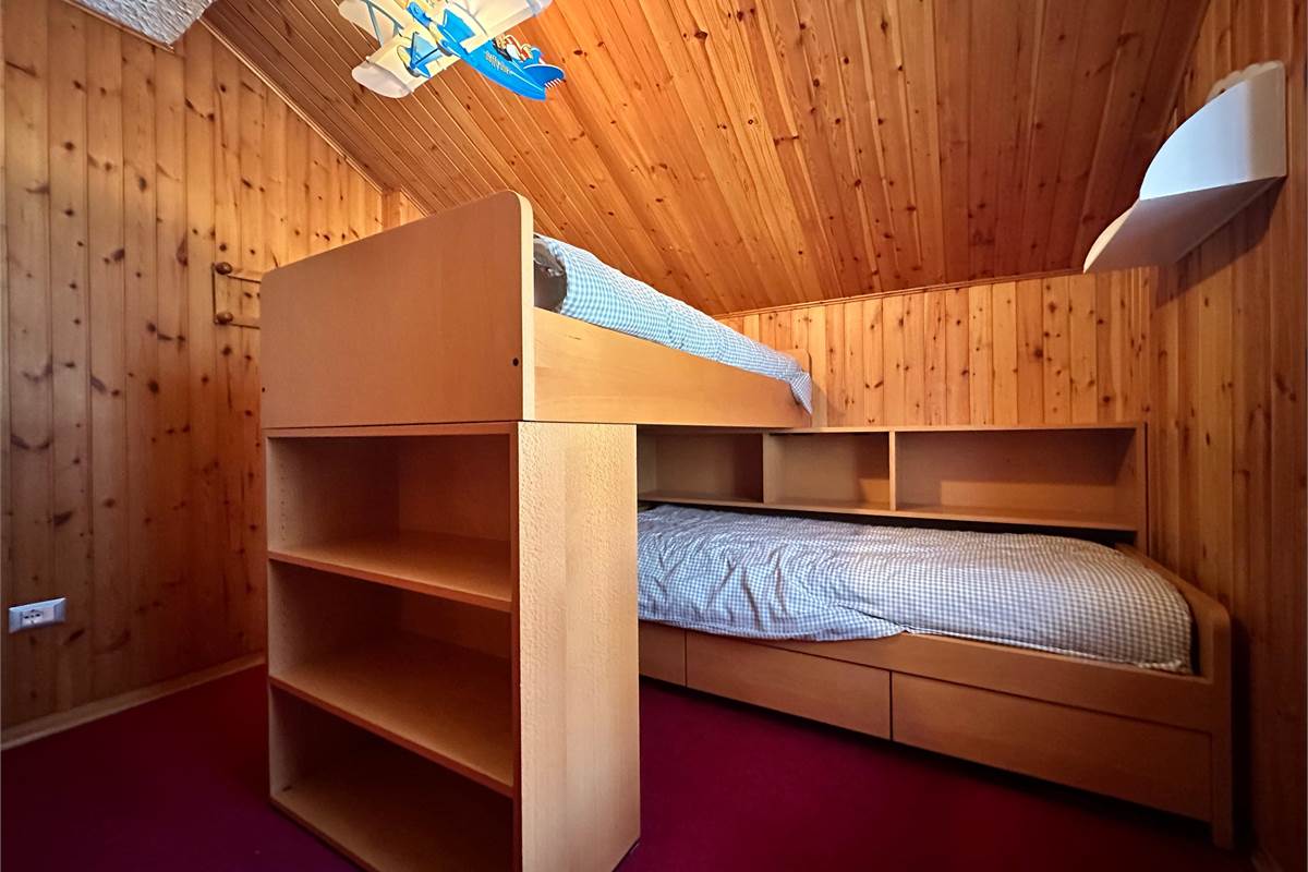 Ampia villa con pineta