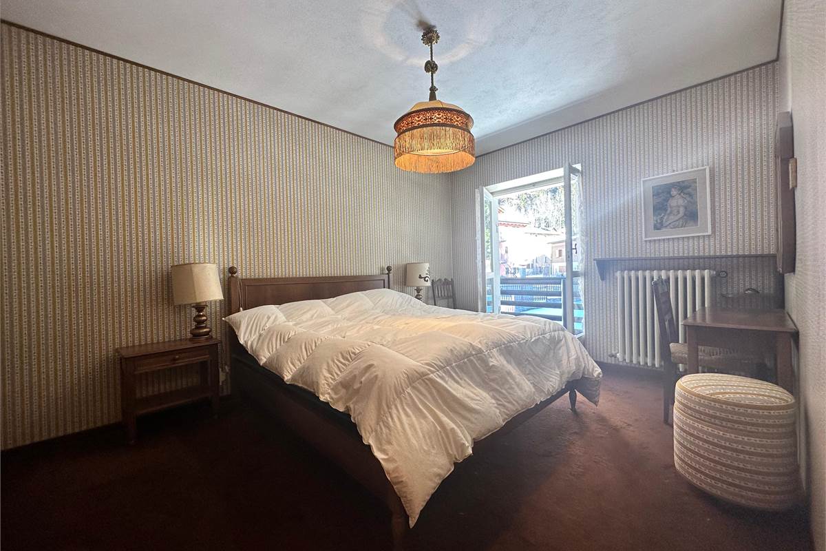 Ampia villa con pineta