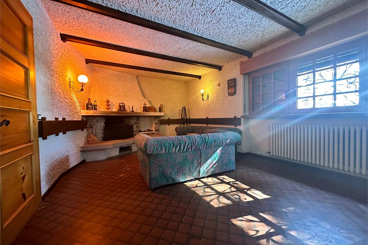 Ampia villa con pineta