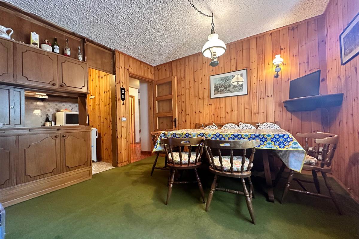 Ampia villa con pineta