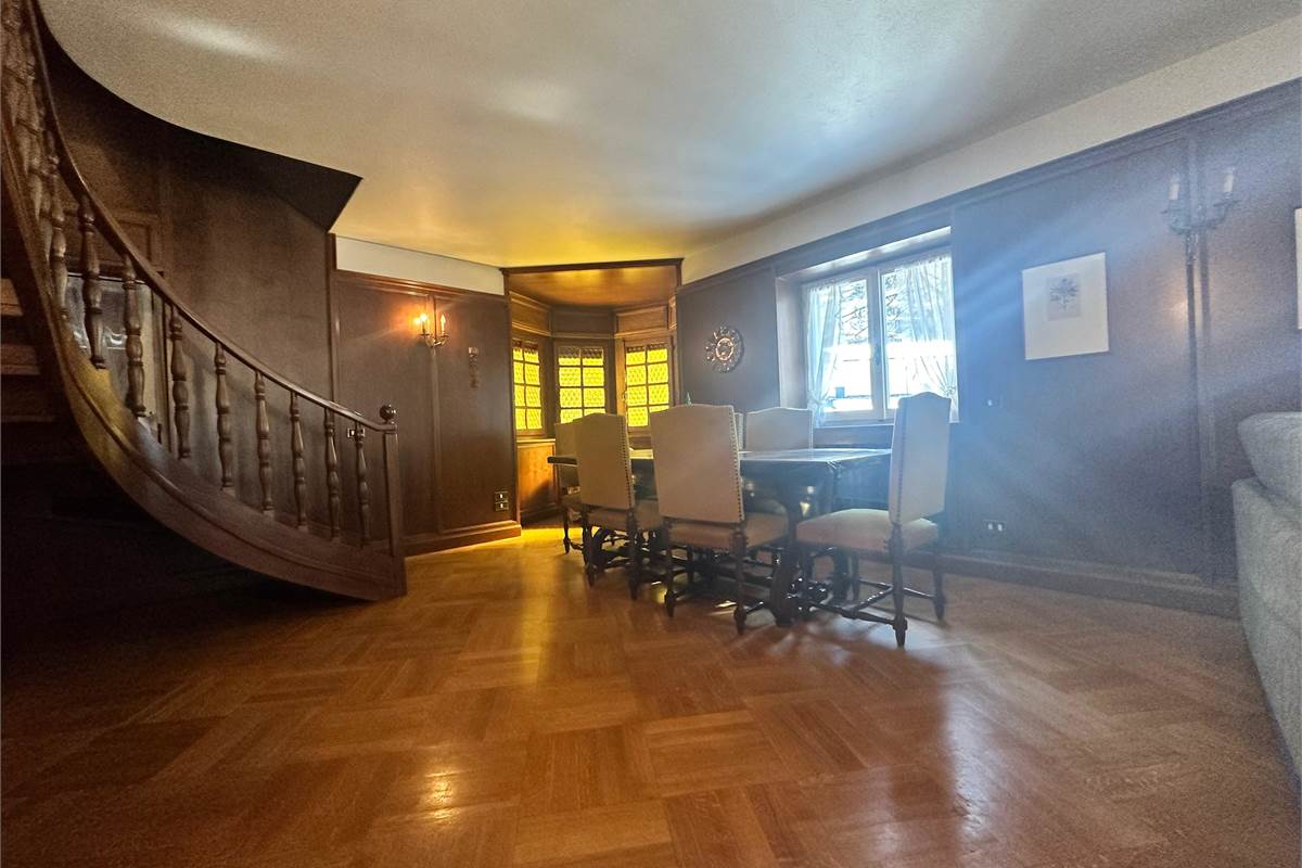 Ampia villa con pineta