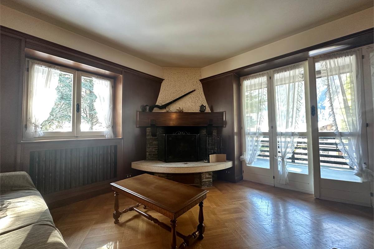 Ampia villa con pineta