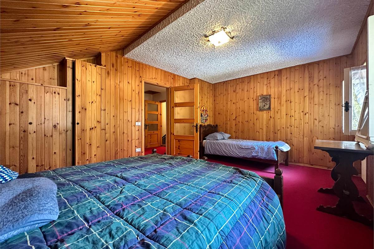 Ampia villa con pineta