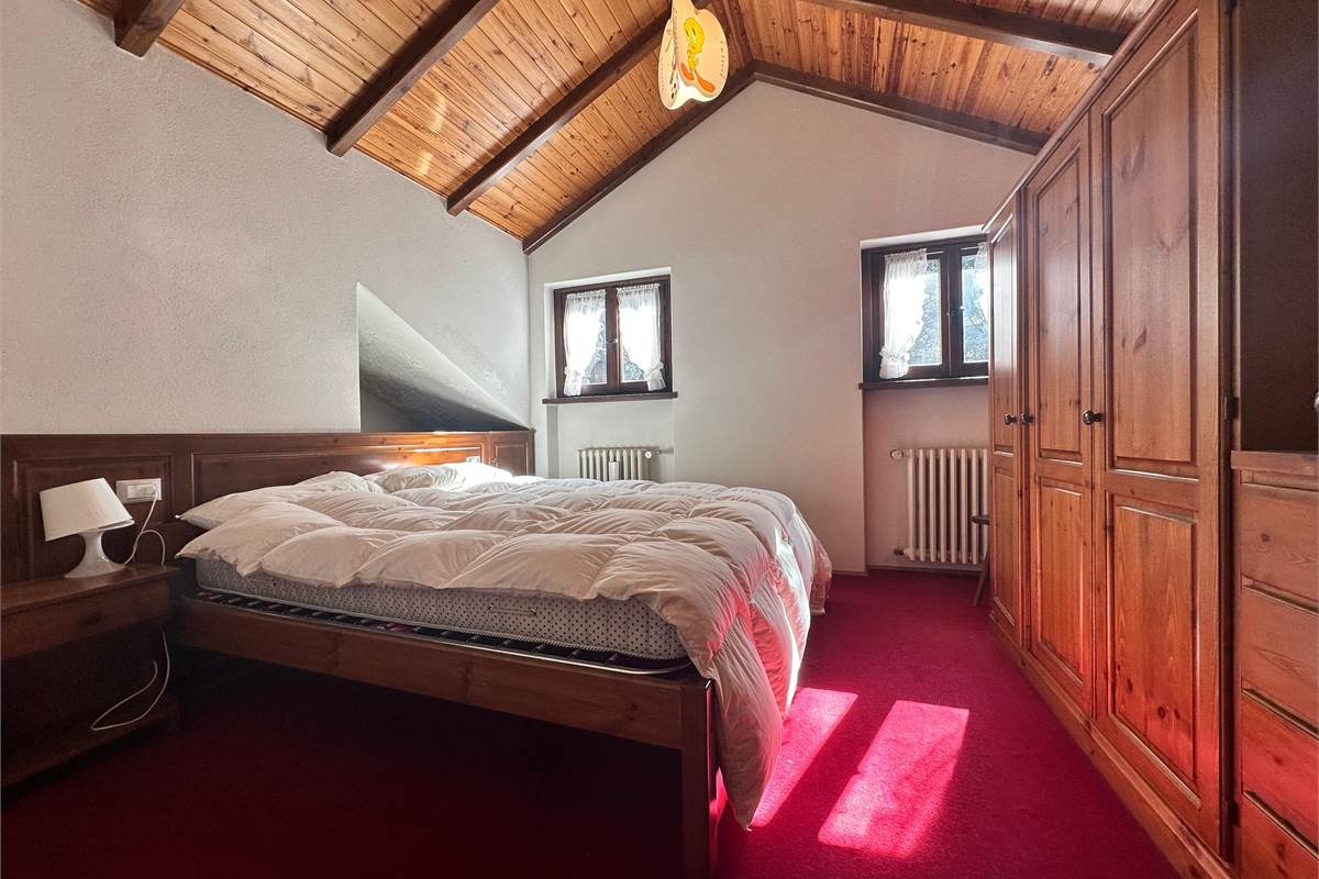 Ampia villa con pineta