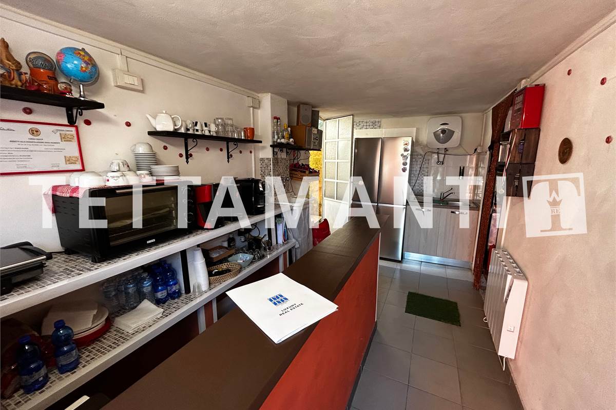 CASA INDIPENDETE FRAZ. IN N. 3 APPARTAMENTI  + BOX