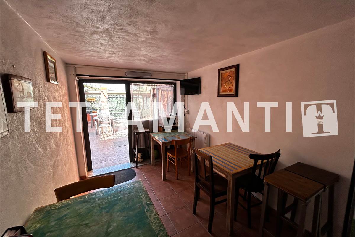 CASA INDIPENDETE FRAZ. IN N. 3 APPARTAMENTI  + BOX