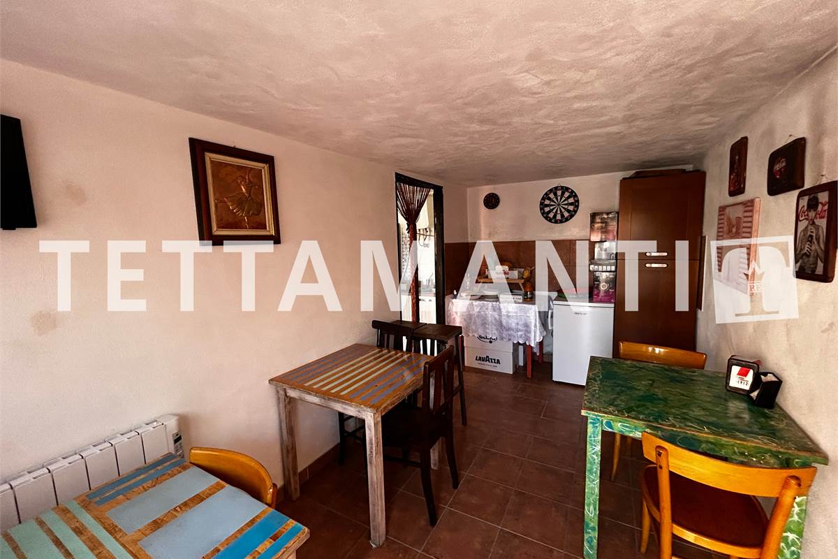CASA INDIPENDETE FRAZ. IN N. 3 APPARTAMENTI  + BOX