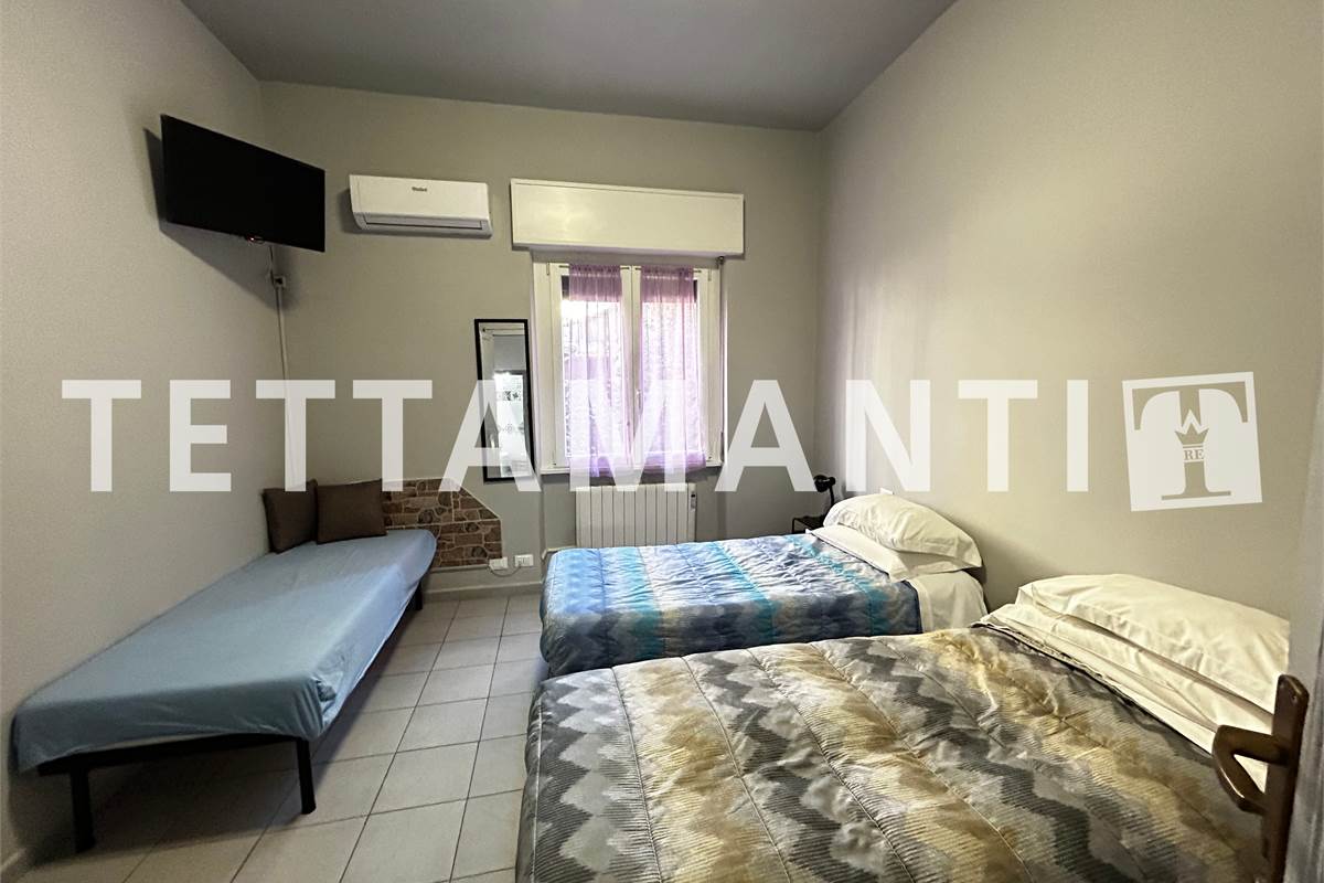 CASA INDIPENDETE FRAZ. IN N. 3 APPARTAMENTI  + BOX