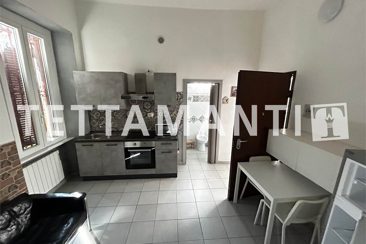 CASA INDIPENDETE FRAZ. IN N. 3 APPARTAMENTI  + BOX