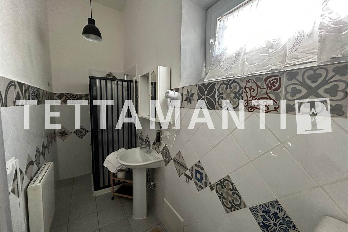 CASA INDIPENDETE FRAZ. IN N. 3 APPARTAMENTI  + BOX
