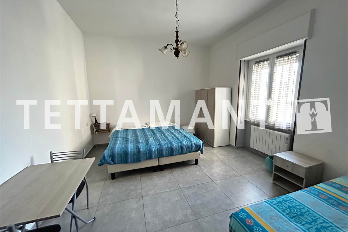 CASA INDIPENDETE FRAZ. IN N. 3 APPARTAMENTI  + BOX