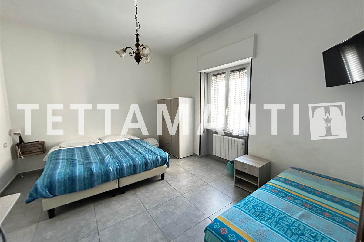 CASA INDIPENDETE FRAZ. IN N. 3 APPARTAMENTI  + BOX
