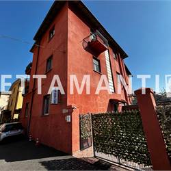 CASA INDIPENDETE FRAZ. IN N. 3 APPARTAMENTI  + BOX