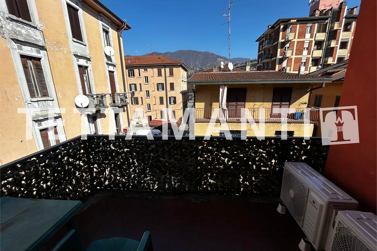 CASA INDIPENDETE FRAZ. IN N. 3 APPARTAMENTI  + BOX