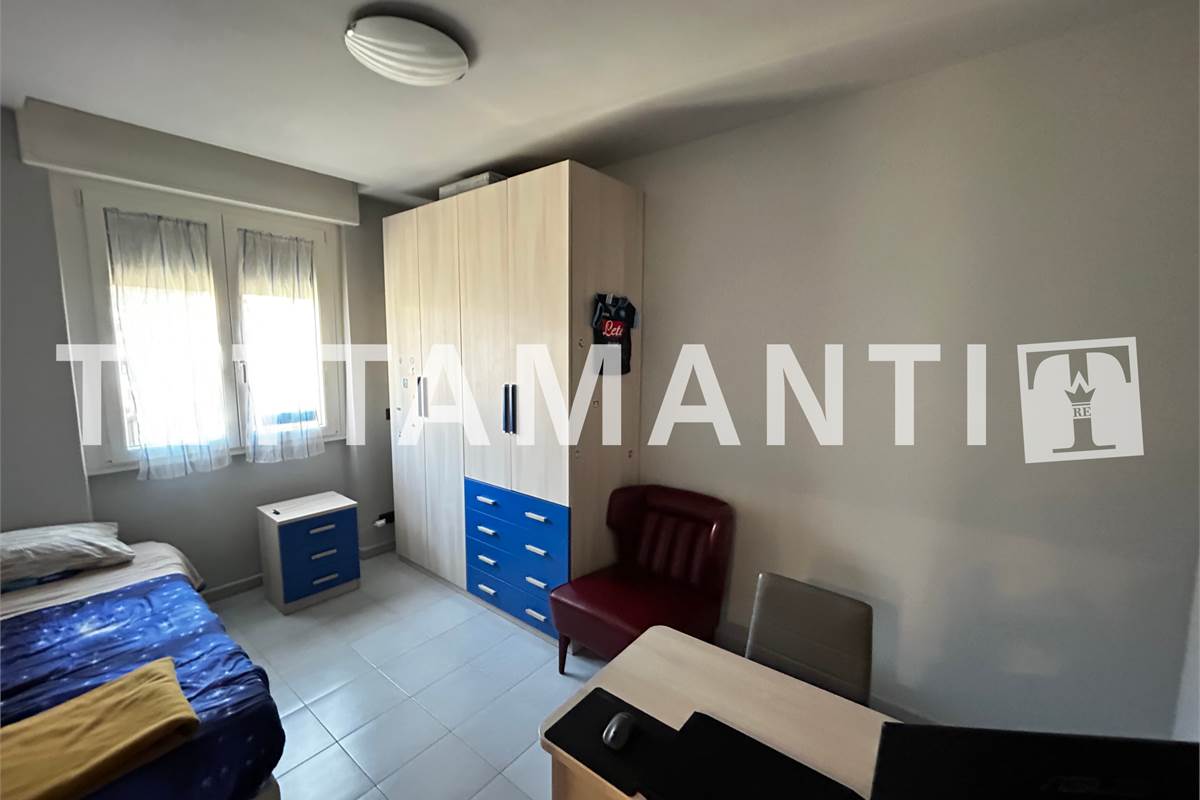 CASA INDIPENDETE FRAZ. IN N. 3 APPARTAMENTI  + BOX