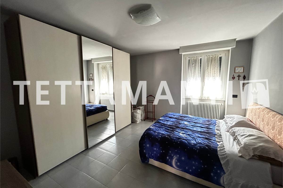 CASA INDIPENDETE FRAZ. IN N. 3 APPARTAMENTI  + BOX