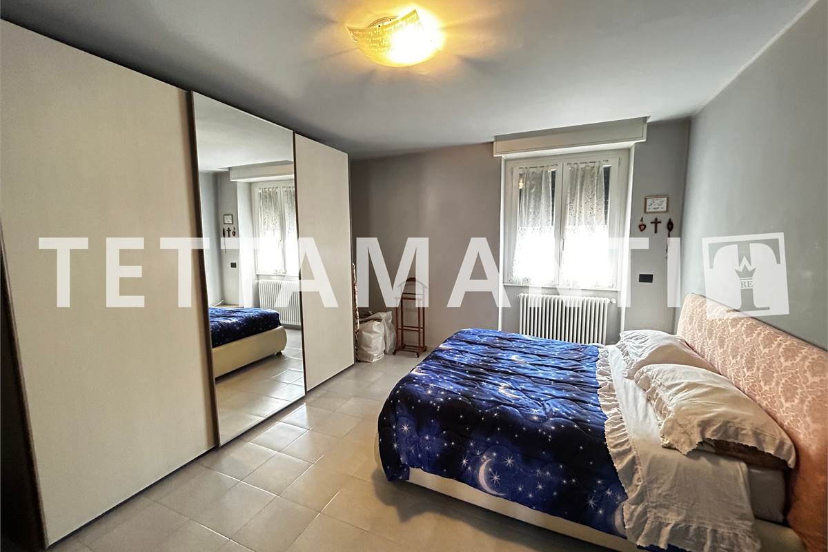 CASA INDIPENDETE FRAZ. IN N. 3 APPARTAMENTI  + BOX