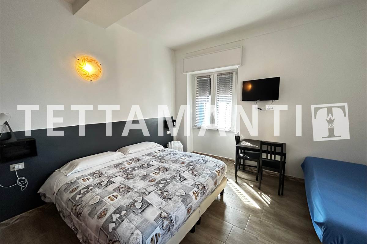 CASA INDIPENDETE FRAZ. IN N. 3 APPARTAMENTI  + BOX