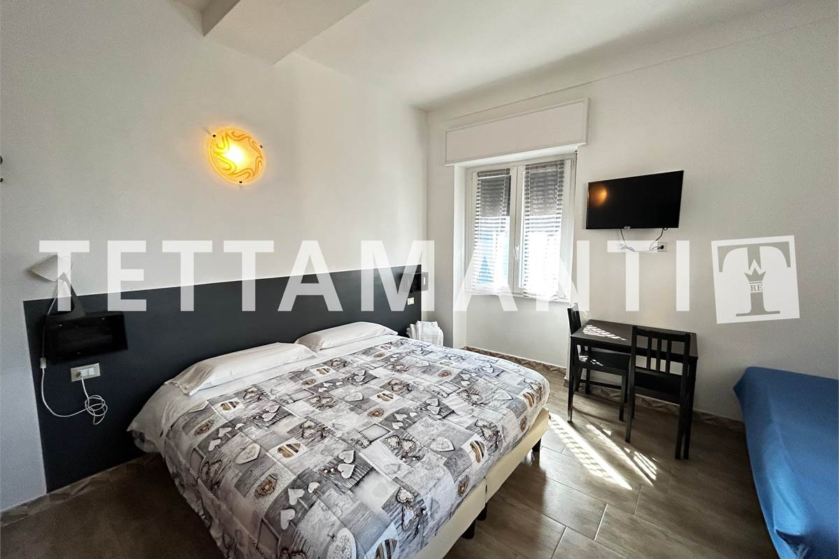 CASA INDIPENDETE FRAZ. IN N. 3 APPARTAMENTI  + BOX