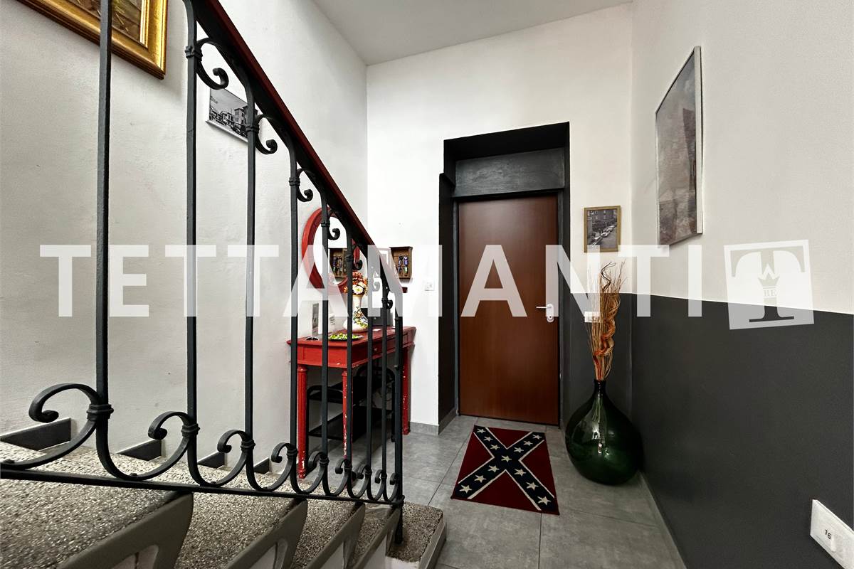 CASA INDIPENDETE FRAZ. IN N. 3 APPARTAMENTI  + BOX