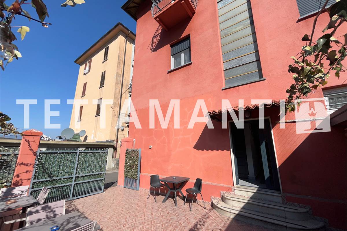 CASA INDIPENDETE FRAZ. IN N. 3 APPARTAMENTI  + BOX