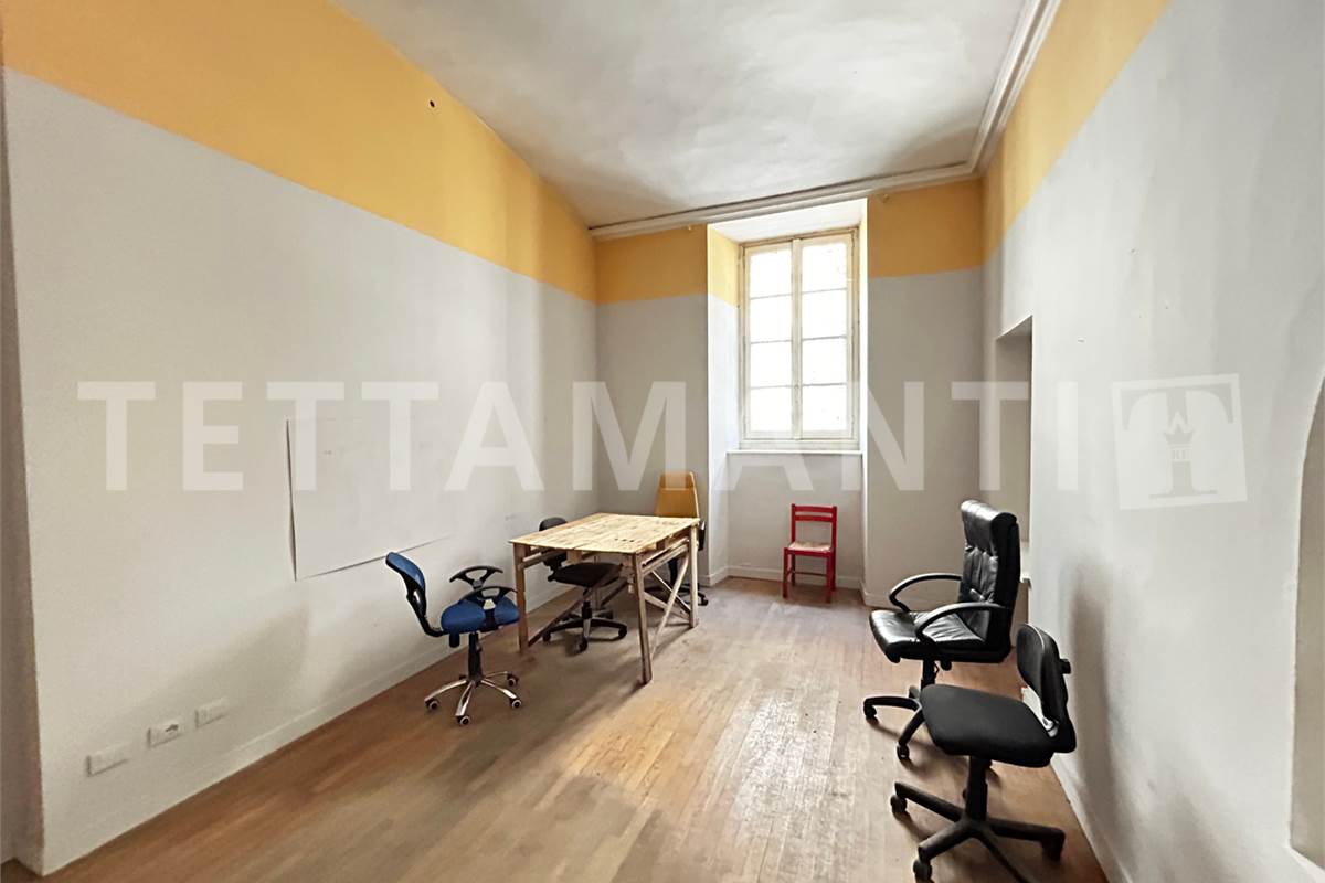 Ampio appartamento da ristrutturare