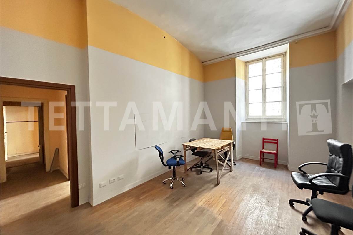 Ampio appartamento da ristrutturare