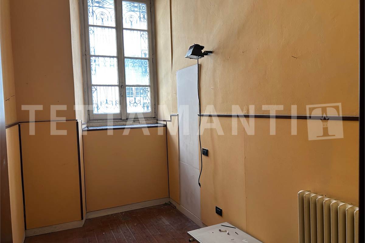 Ampio appartamento da ristrutturare