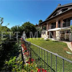 Grande villa con giardino