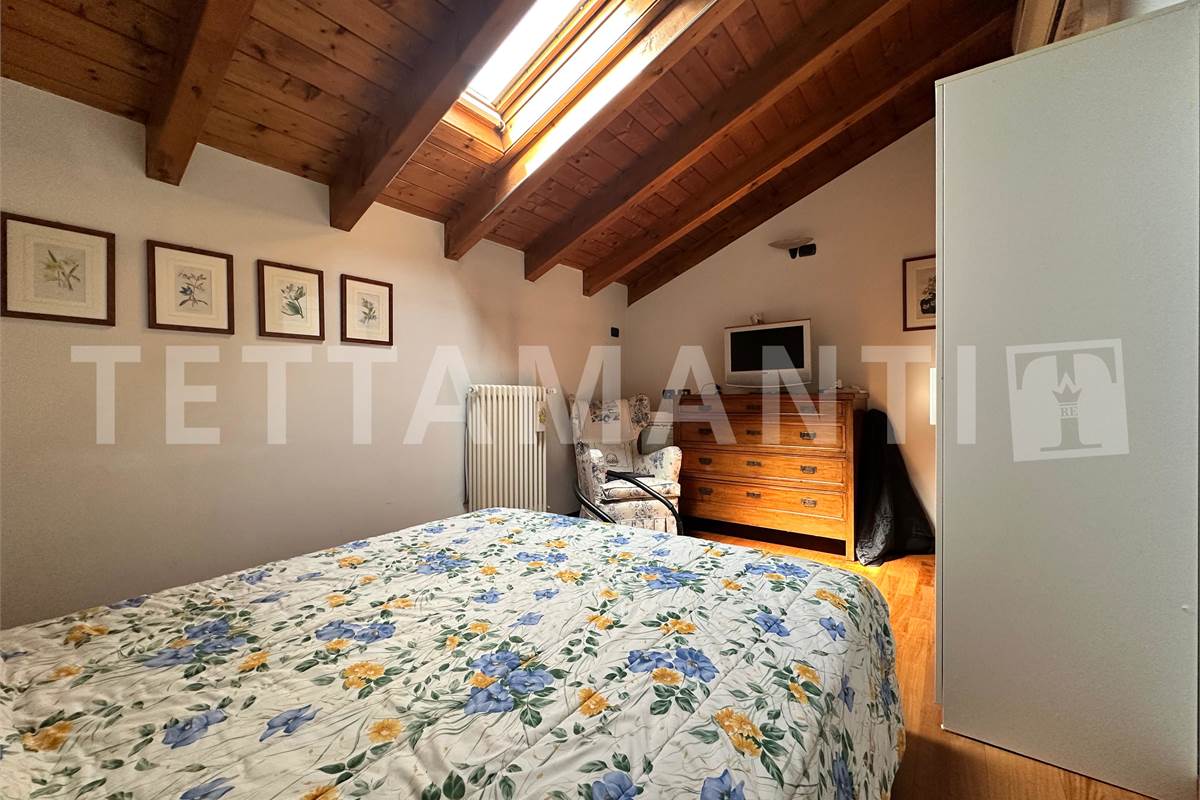 Grande villa con giardino