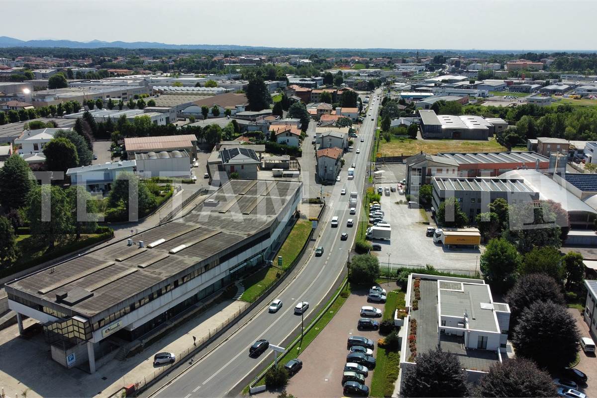 Immobile commerciale in zona di grande visibilità 
