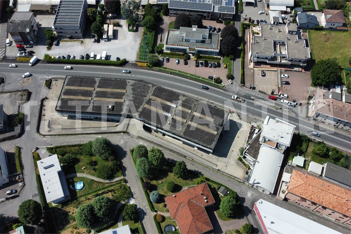 Immobile commerciale in zona di grande visibilità 
